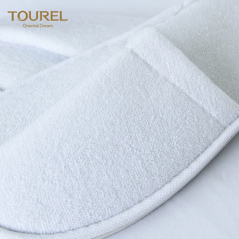 Zapatillas de hotel desechables blancas económicas, suaves, portátiles, ecológicas y antideslizantes para spa, con logotipo personalizado y venta al por mayor OEM