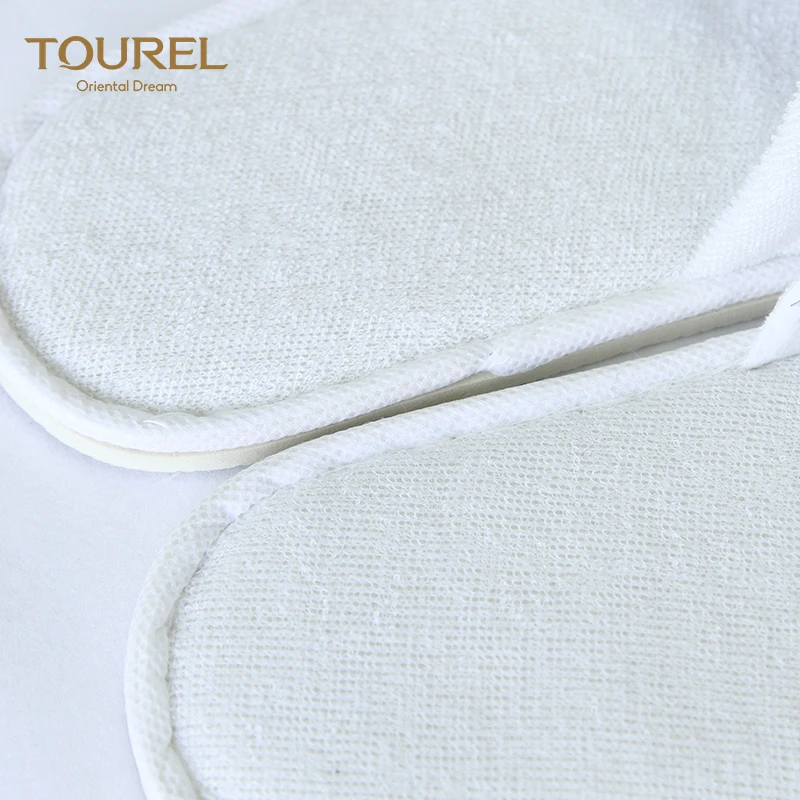 Zapatillas de hotel desechables blancas económicas, suaves, portátiles, ecológicas y antideslizantes para spa, con logotipo personalizado y venta al por mayor OEM