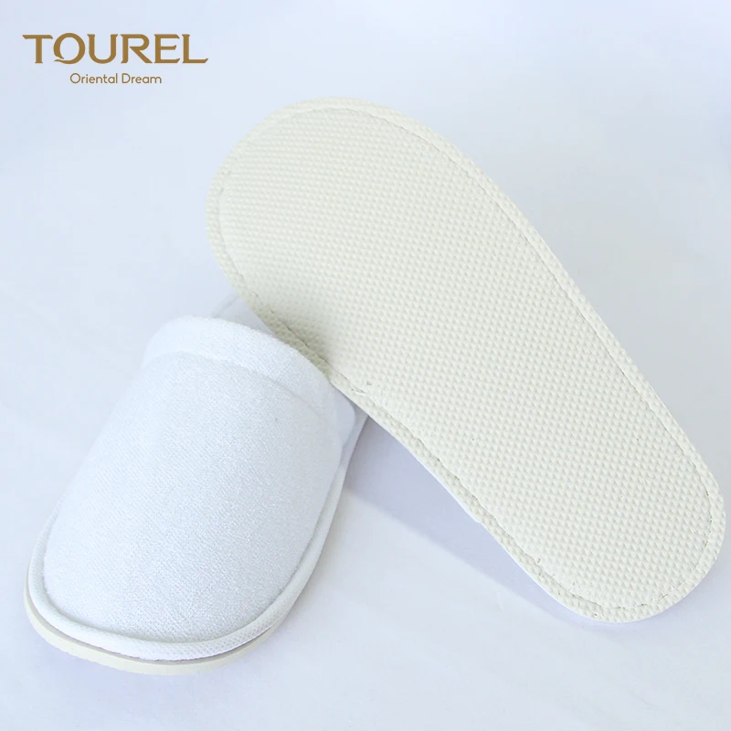 Zapatillas de hotel desechables blancas económicas, suaves, portátiles, ecológicas y antideslizantes para spa, con logotipo personalizado y venta al por mayor OEM