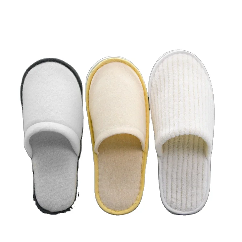 Pantuflas desechables de hotel econ&oacute;micas, de punta cerrada, unisex, envueltas individualmente, de material no tejido y suela de 4 mm.