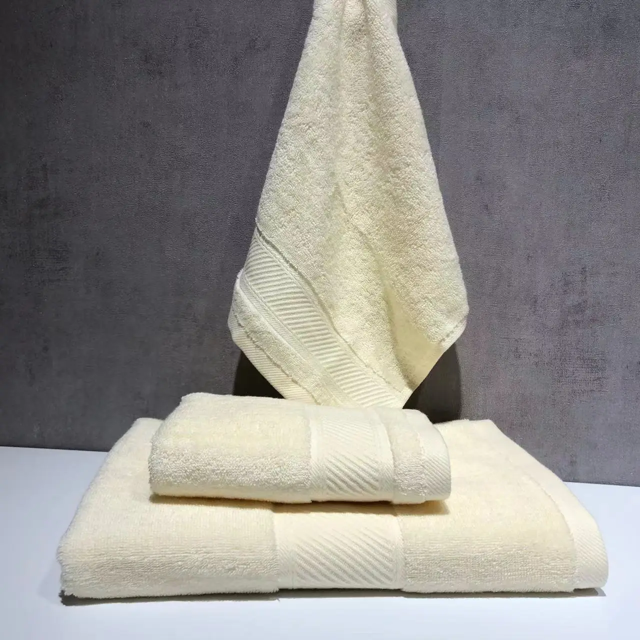 White Yarn Dyed Pool Cheap Plain Polyester/cotton Custom 500gsm Microfiber Hotel Bath Linen Luxury Towel