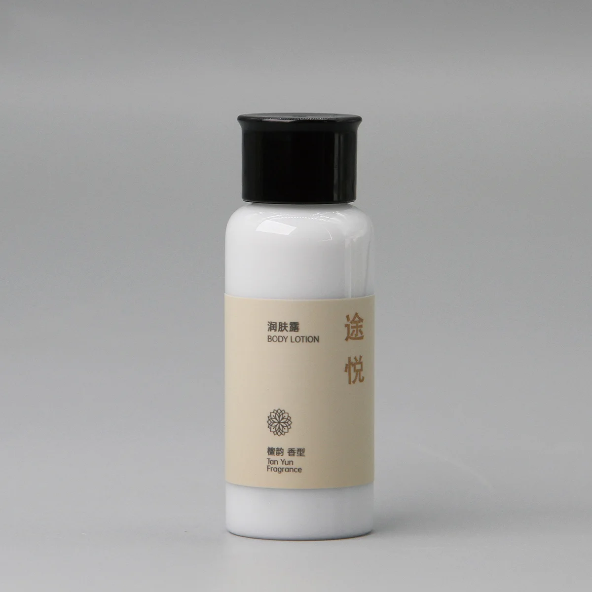 Customized Hotel Bathroom Accessories Set Travel Kit Toiletries In Travel Size Shampoo For Guests