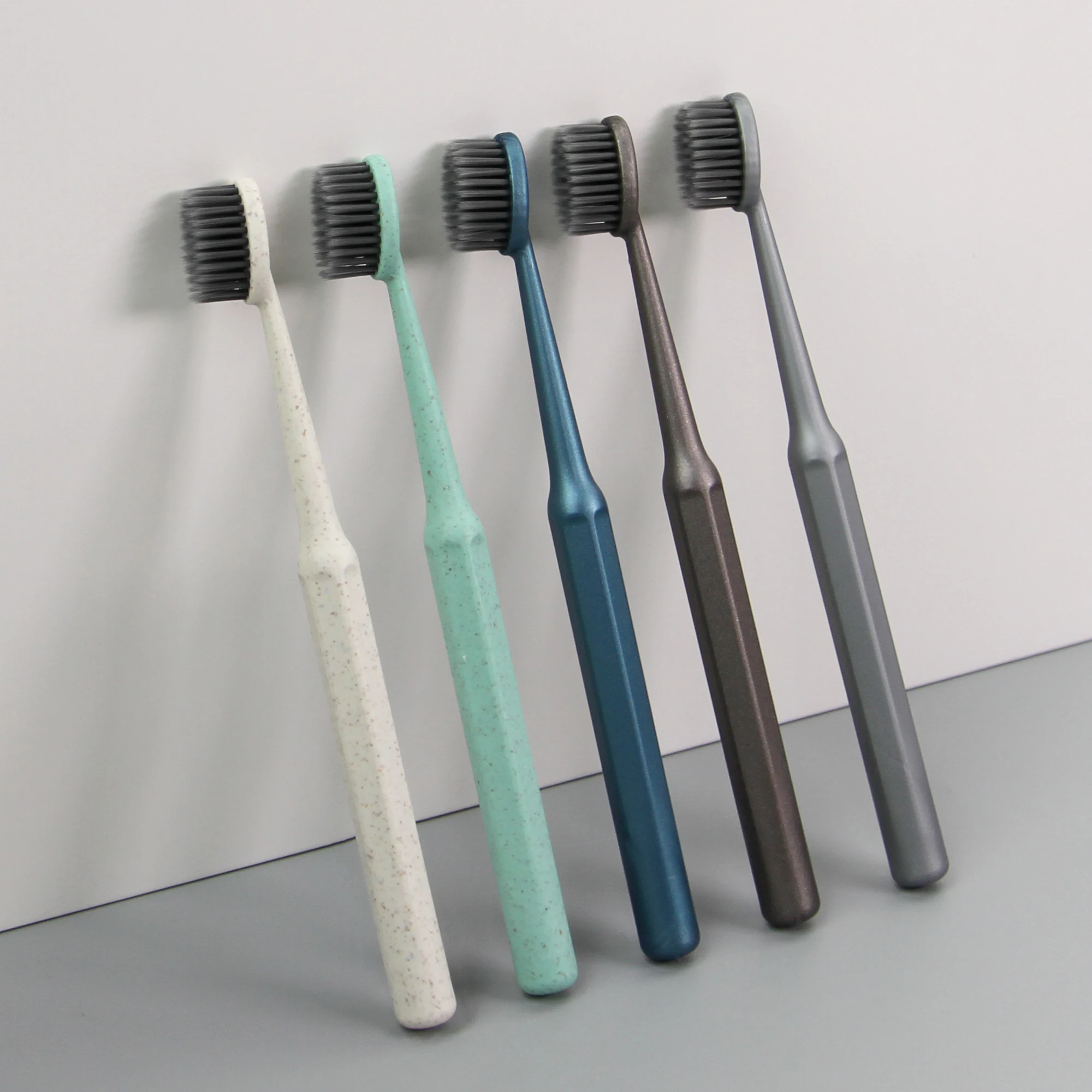 Nuevo Dise&ntilde;o Cepillo de Dientes Desechable Conveniente para Hu&eacute;spedes de Hotel Suave Port&aacute;til Cuidado de Higiene Limpieza Cepillo de Dientes con Cuentas Explosivas