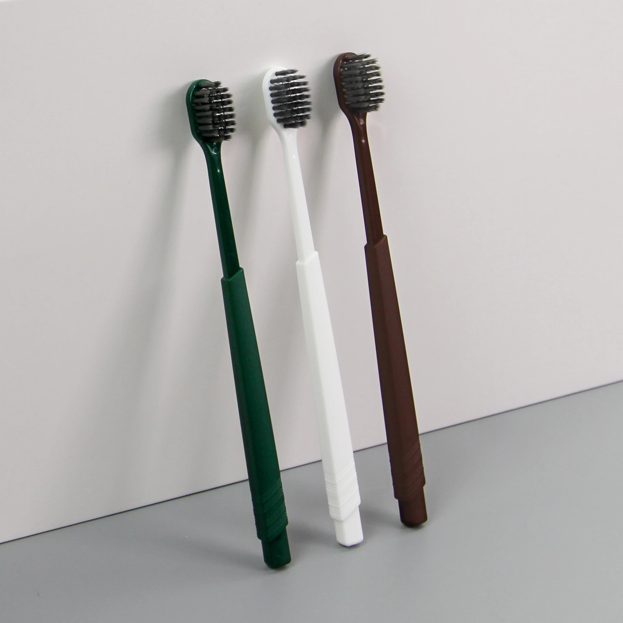 New Design Convenient Disposable Toothbrush For Hotel Guests Soft Portable Hygiene Care Cleaning Bursting Bead Toothbrush