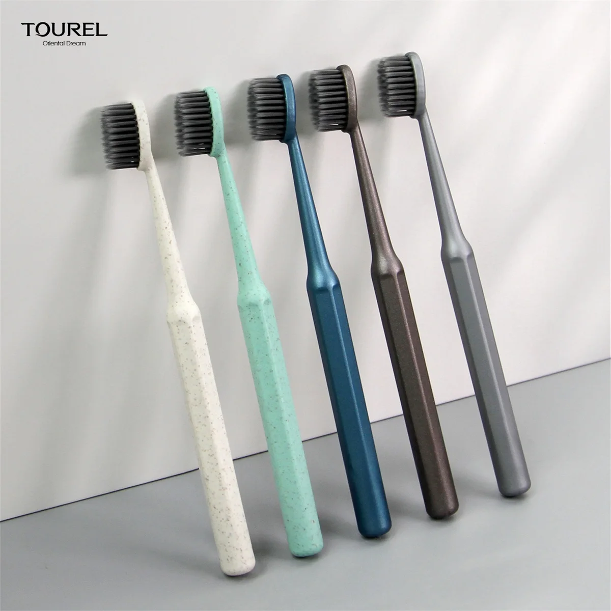 Luxury Star Hotel Amenities Bathroom Kit Customized Eco-friendly Hotel Bathroom Amenities Kit Disposable Toothbrush For Hotels