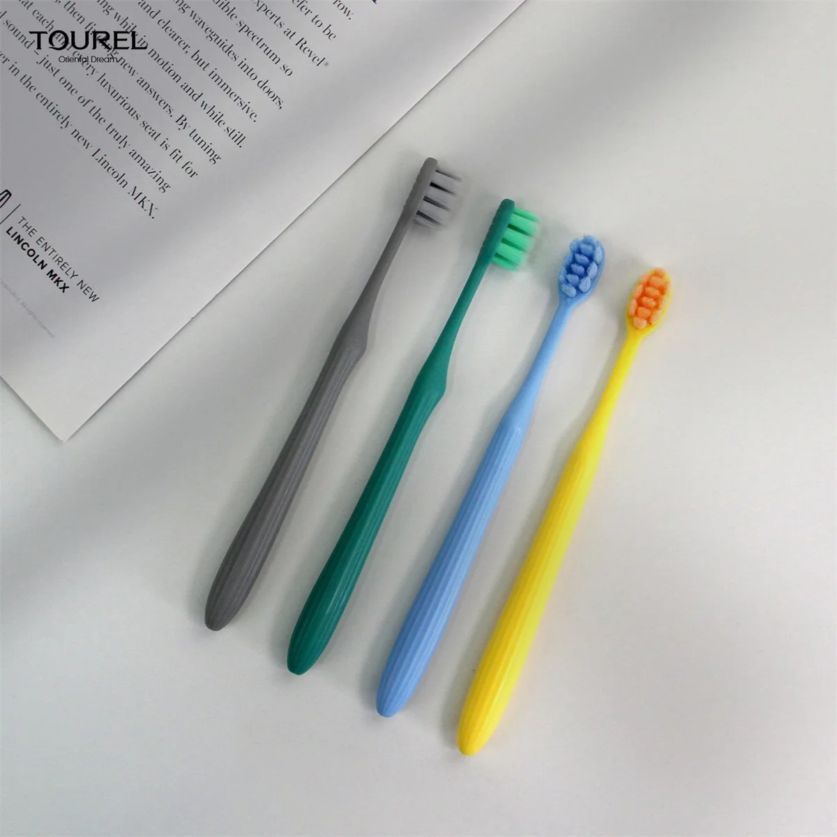 Luxury Star Hotel Amenities Bathroom Kit Customized Eco-friendly Hotel Bathroom Amenities Kit Disposable Toothbrush For Hotels