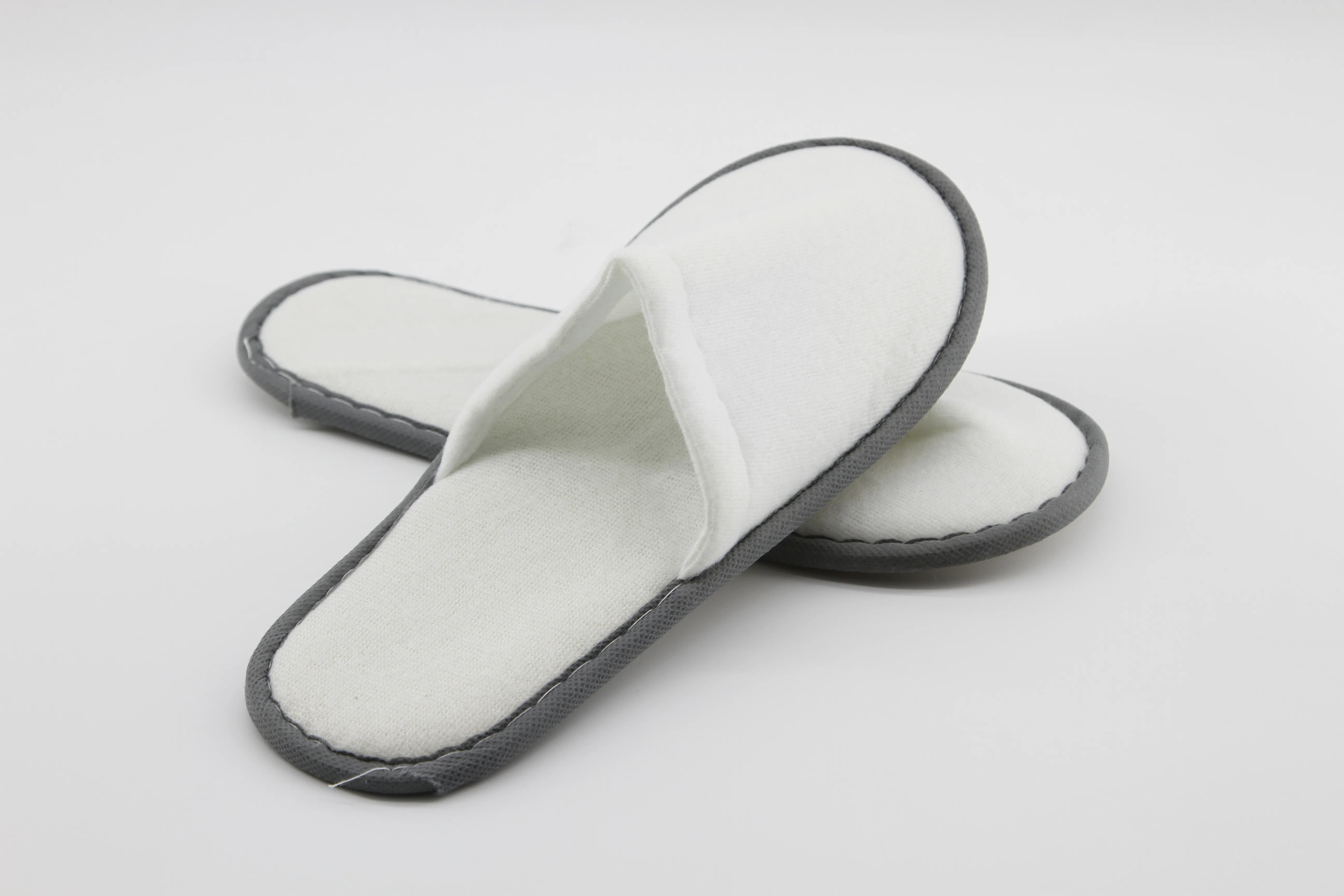 Wholesale Personalized Comfortable Eco-friendly Hotel China Soft Warm Winter Velour Bedroom Guest Slipper Customized Color Logo