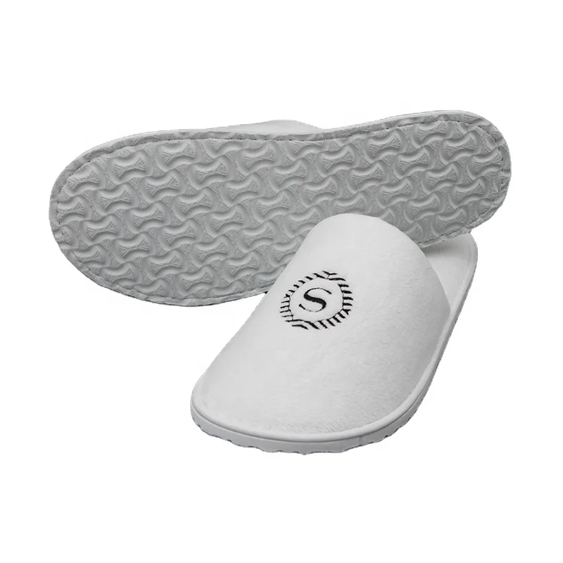 Luxury Wholesale Velvet Soft Premium Hotel Slippers Custom Logo Women Unisex Coral Fleece Disposable Hotel Spa Slippers