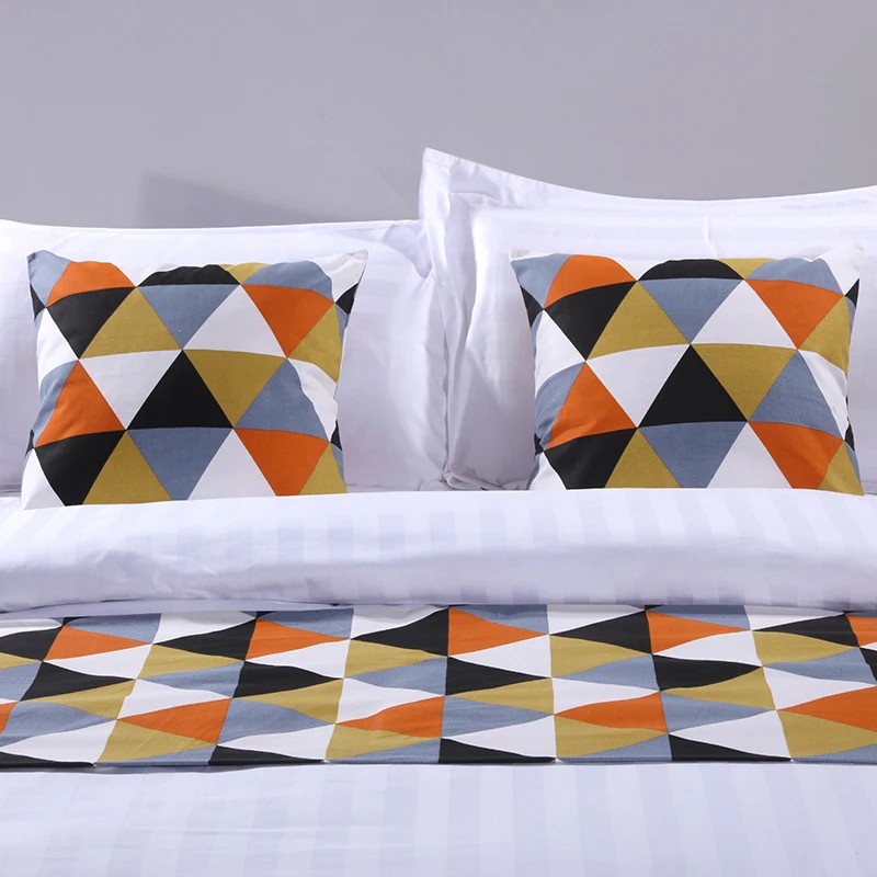 Modern Hotel Quality Five Stars Queen Bed Runner High Quality Square Striped Bed Scarf Made From Polyester Filling
