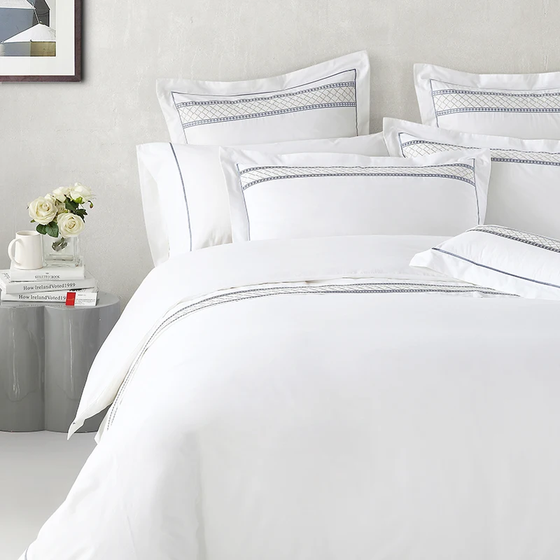 Technics Woven Plain 300tc 100% Cotton Eco-friendly Wearable White Stripe King Size Bedding Set For 5 Star Hotel Use