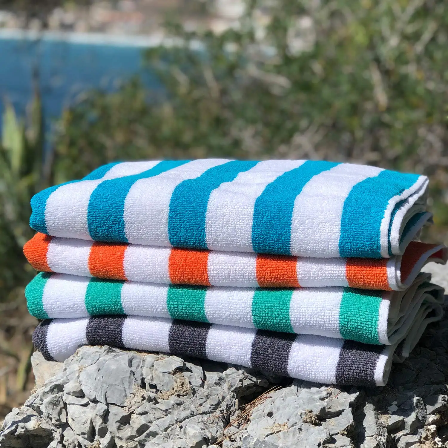 Luxury Foldable Beautiful Striped Pattern Microfiber Fabric Quick Dry Thin Colorful Custom Design Manufacturer Beach Towel Bath